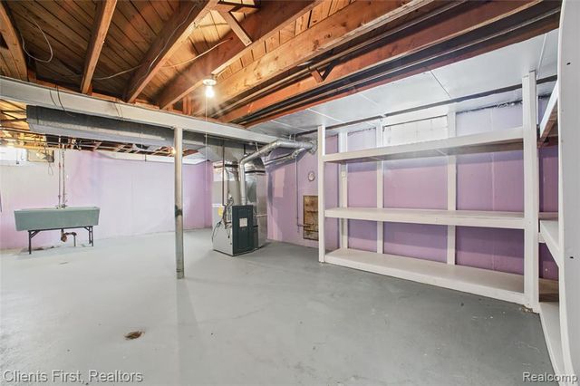 11274 Middlebelt Road, Livonia, MI 48150