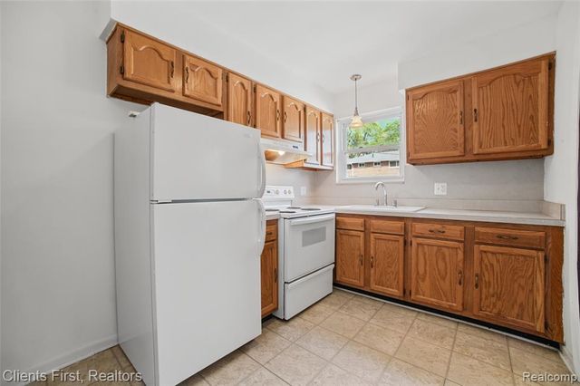 11274 Middlebelt Road, Livonia, MI 48150