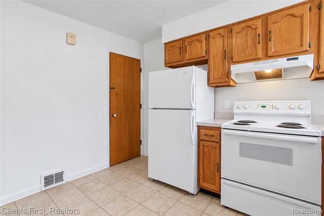 11274 Middlebelt Road, Livonia, MI 48150