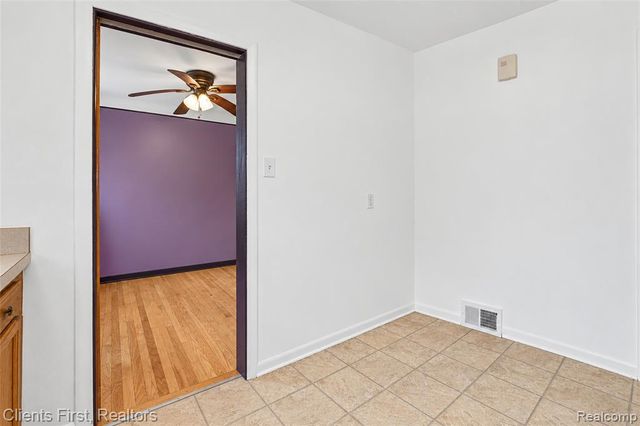 11274 Middlebelt Road, Livonia, MI 48150