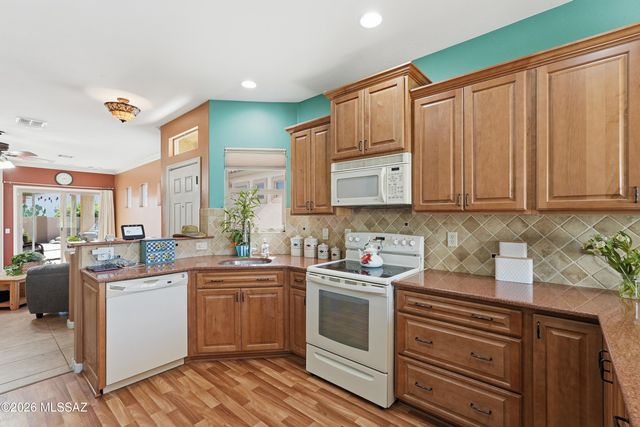 553 W Calle Media Luz, Sahuarita, AZ 85629