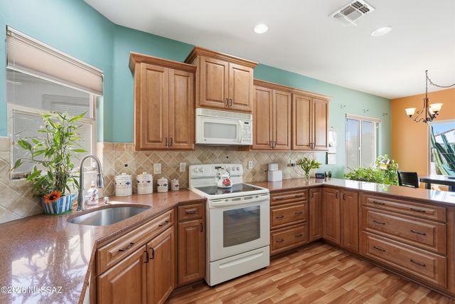 553 W Calle Media Luz, Sahuarita, AZ 85629