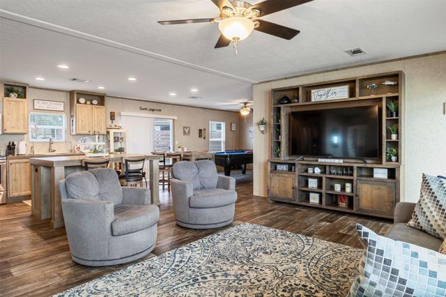620 Lagoon Drive, Point Blank, TX 77364