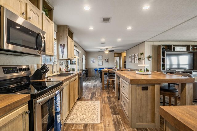 620 Lagoon Drive, Point Blank, TX 77364