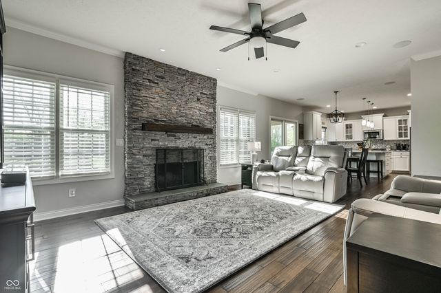 3607 Mossy Rock Drive, Zionsville, IN 46077