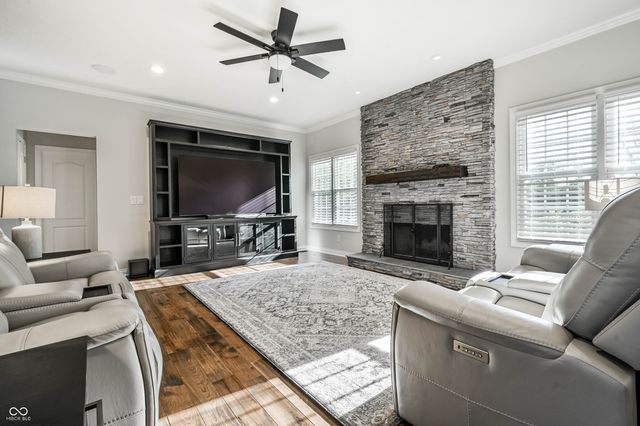 3607 Mossy Rock Drive, Zionsville, IN 46077