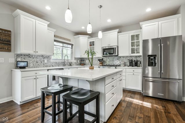 3607 Mossy Rock Drive, Zionsville, IN 46077