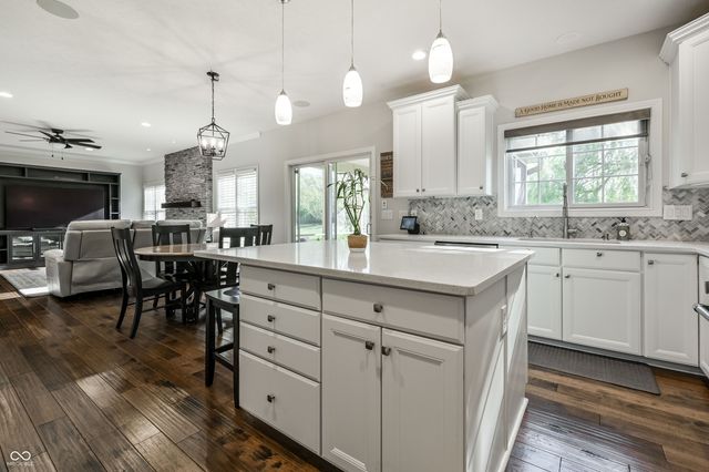 3607 Mossy Rock Drive, Zionsville, IN 46077