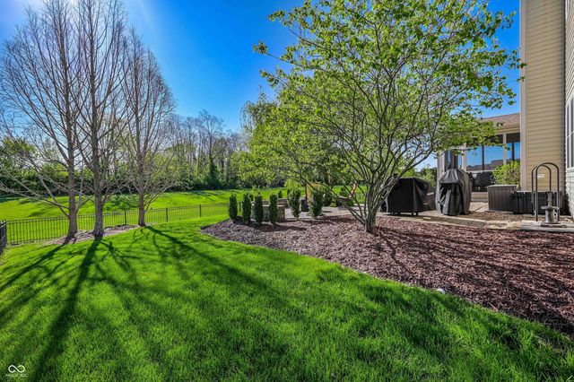 3607 Mossy Rock Drive, Zionsville, IN 46077