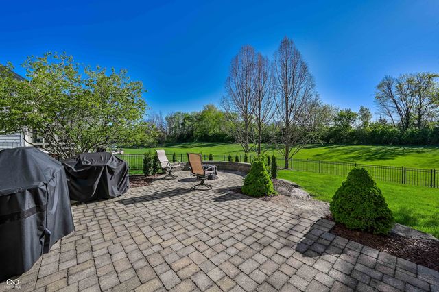3607 Mossy Rock Drive, Zionsville, IN 46077