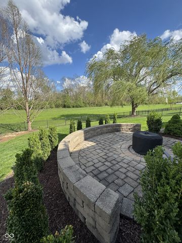3607 Mossy Rock Drive, Zionsville, IN 46077