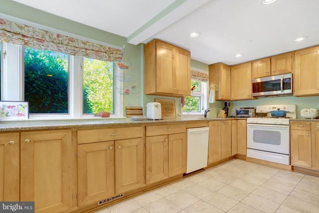 209 TYSON DR, Falls Church, VA 22046