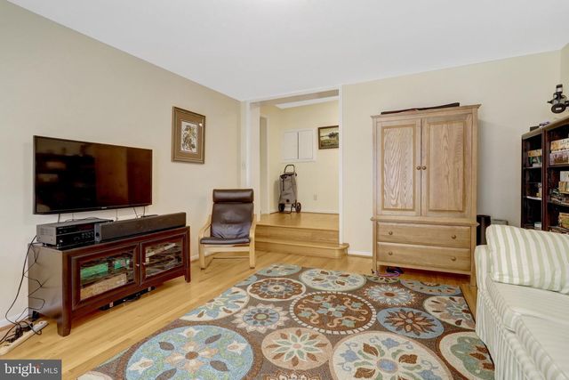 209 TYSON DR, Falls Church, VA 22046