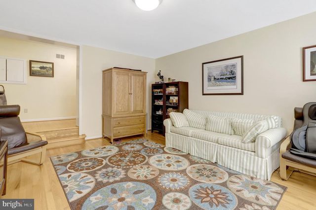 209 TYSON DR, Falls Church, VA 22046