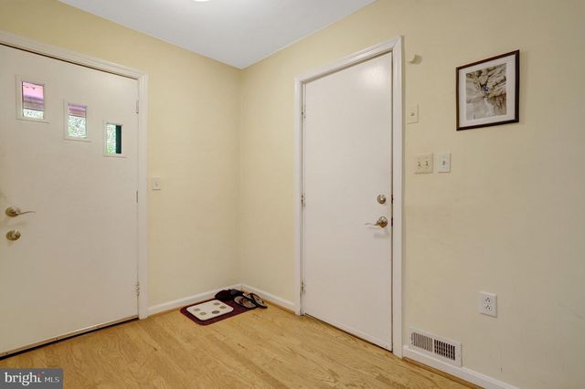 209 TYSON DR, Falls Church, VA 22046