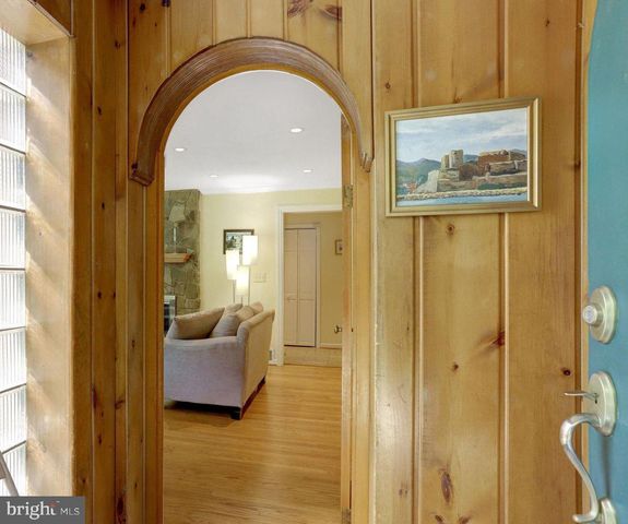 209 TYSON DR, Falls Church, VA 22046