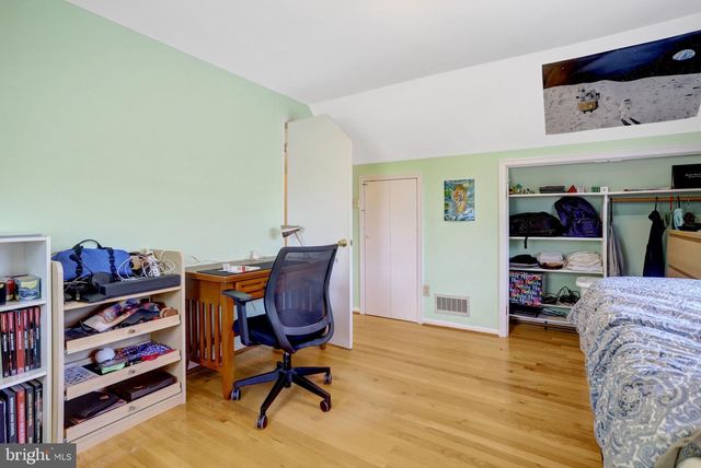 209 TYSON DR, Falls Church, VA 22046