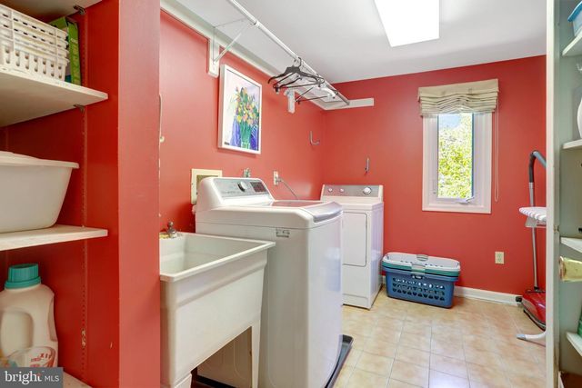 209 TYSON DR, Falls Church, VA 22046