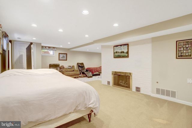 209 TYSON DR, Falls Church, VA 22046