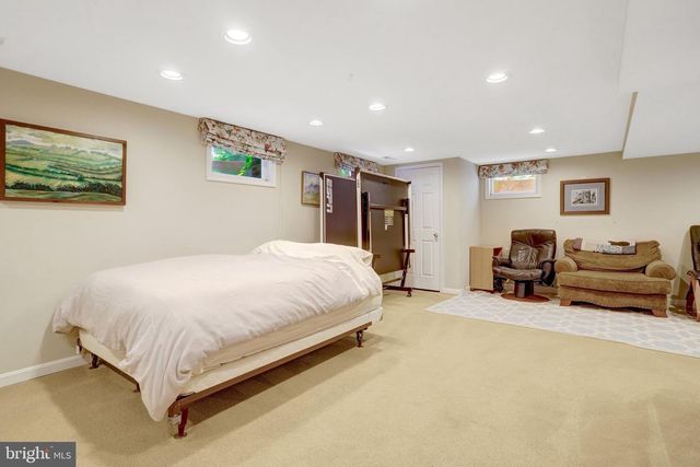 209 TYSON DR, Falls Church, VA 22046