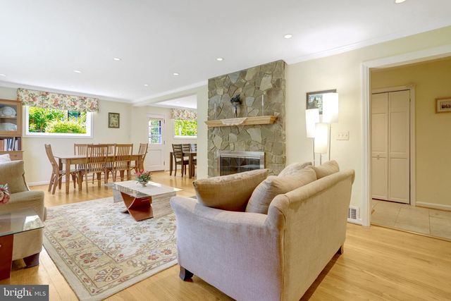 209 TYSON DR, Falls Church, VA 22046