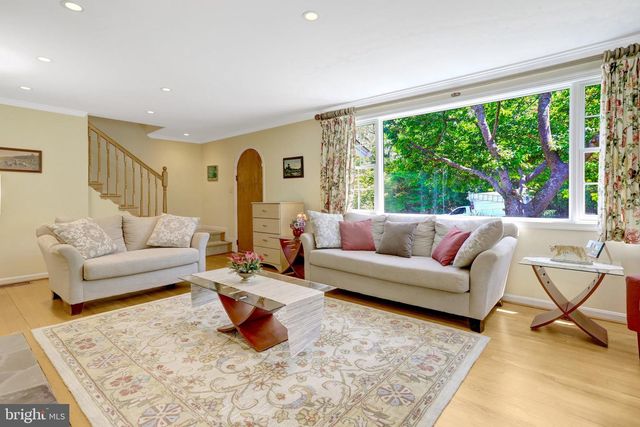 209 TYSON DR, Falls Church, VA 22046
