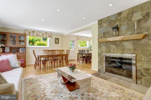 209 TYSON DR, Falls Church, VA 22046