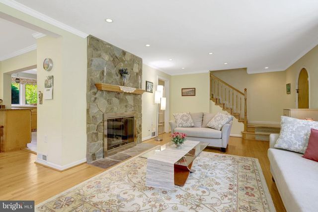 209 TYSON DR, Falls Church, VA 22046