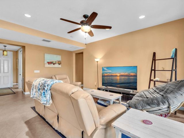 8025 NW 127th Lane 4-c, Parkland, FL 33076