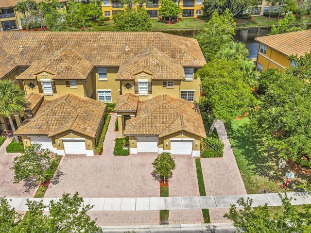8025 NW 127th Lane 4-c, Parkland, FL 33076