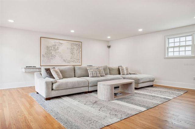 54 AEGEAN AVENUE, Tampa, FL 33606