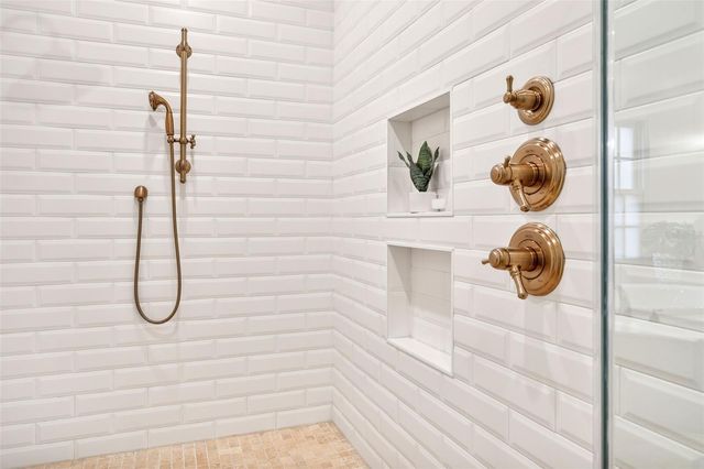 54 AEGEAN AVENUE, Tampa, FL 33606