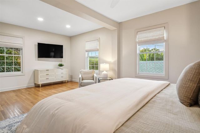 54 AEGEAN AVENUE, Tampa, FL 33606