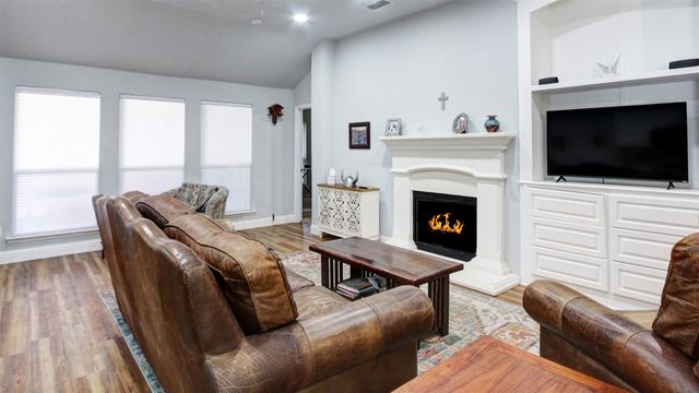 949 Wisperwood Drive, Rockwall, TX 75087