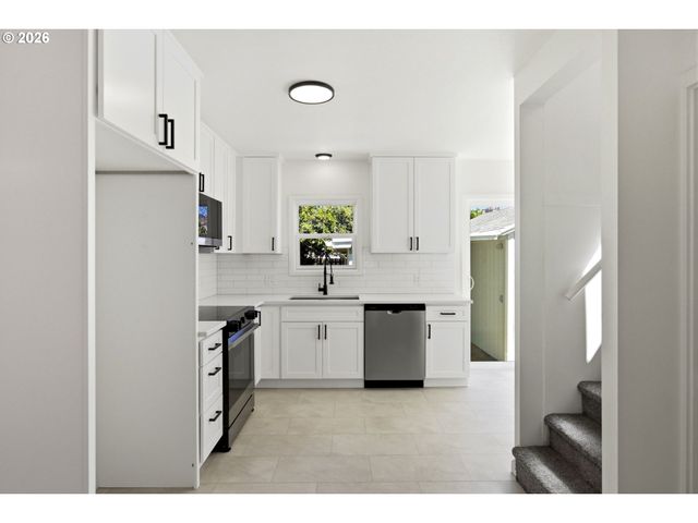 8339 Se BUSH St, Portland, OR 97266