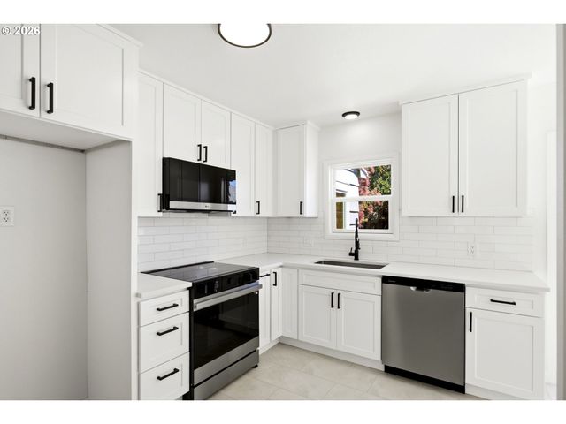 8339 Se BUSH St, Portland, OR 97266