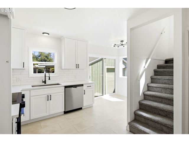 8339 Se BUSH St, Portland, OR 97266