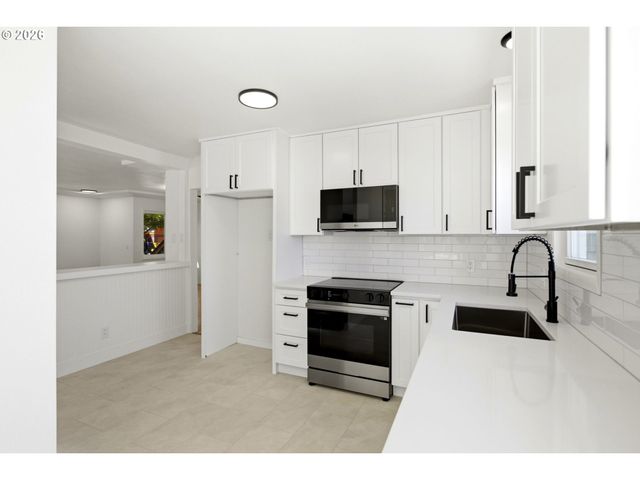 8339 Se BUSH St, Portland, OR 97266