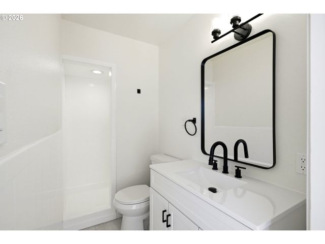 8339 Se BUSH St, Portland, OR 97266