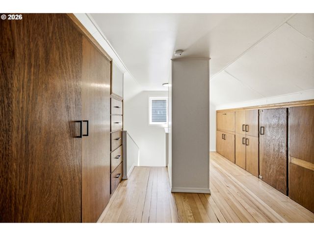 8339 Se BUSH St, Portland, OR 97266