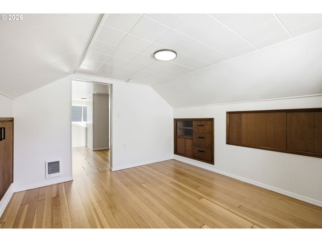 8339 Se BUSH St, Portland, OR 97266