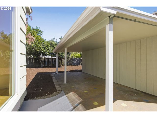 8339 Se BUSH St, Portland, OR 97266