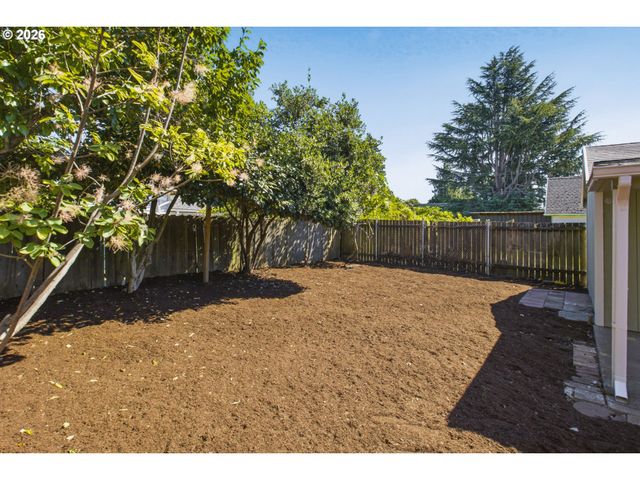 8339 Se BUSH St, Portland, OR 97266