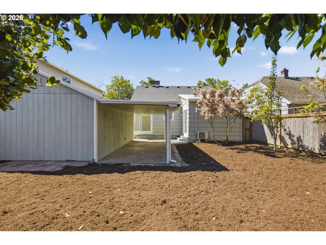 8339 Se BUSH St, Portland, OR 97266