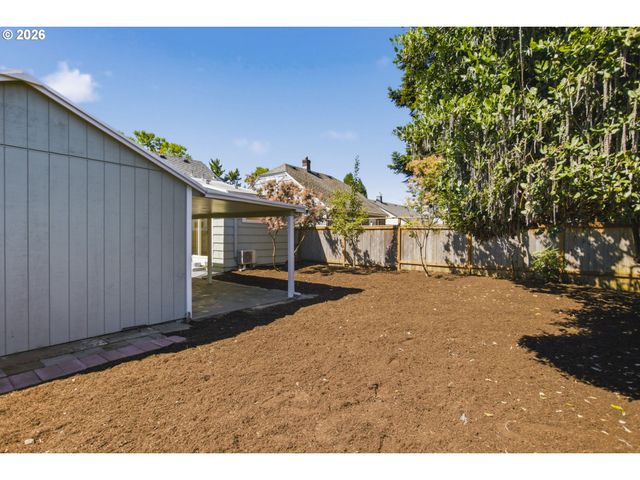 8339 Se BUSH St, Portland, OR 97266