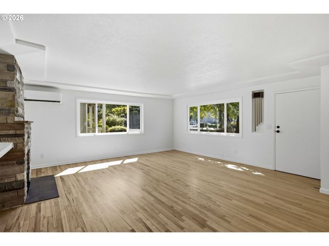 8339 Se BUSH St, Portland, OR 97266
