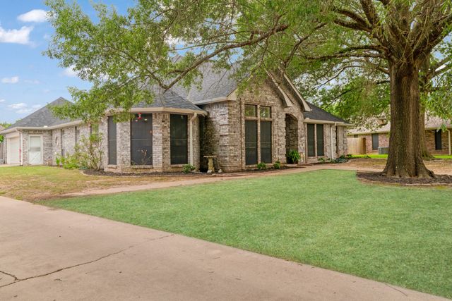 2830 Willow Bend, Paris, TX 75462
