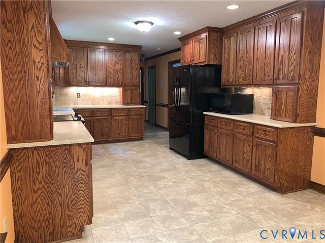 2458 Happy Hill Ln, Mechanicsville, VA 23111
