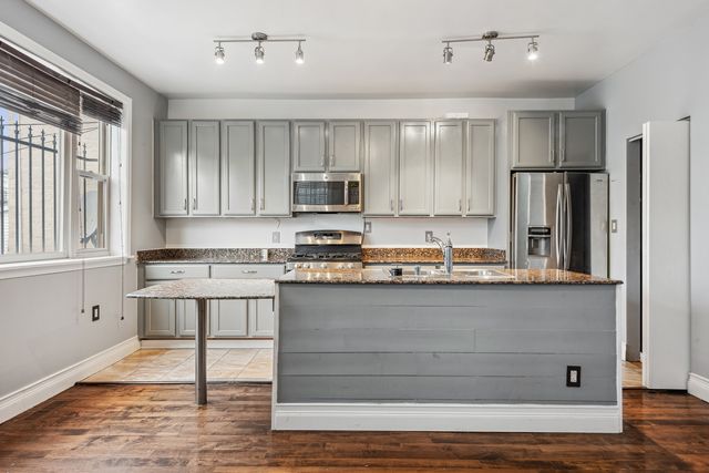 4528 S Saint Lawrence Avenue, Chicago, IL 60653