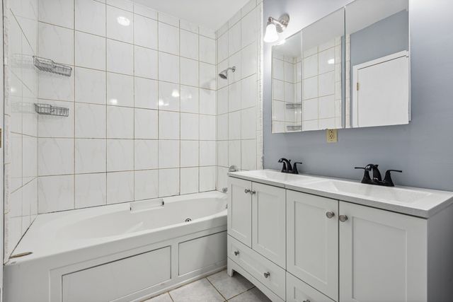 4528 S Saint Lawrence Avenue, Chicago, IL 60653
